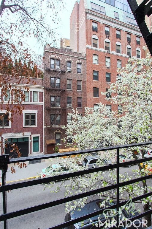 Foto principal - 119 E 83rd St
