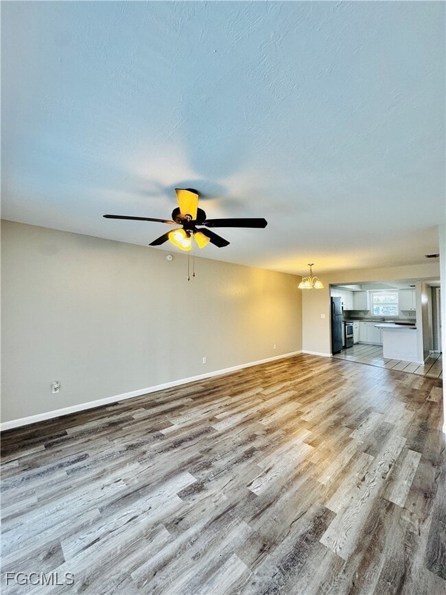 Foto del edificio - 706 SE 13th Ct