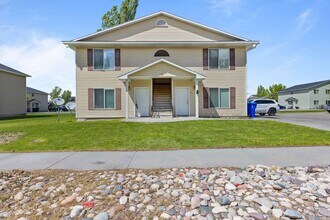 Building Photo - 890 Andrews Pl