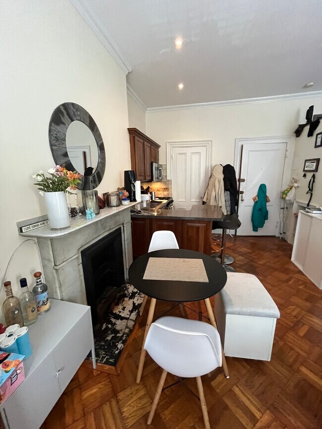 Building Photo - 247 Beacon St