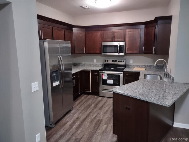 Foto del edificio - Charming 2-Bed Home in Commerce Township with Modern Amenities