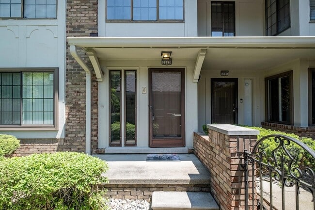 Building Photo - 6979 Pebble Creek Woods Dr