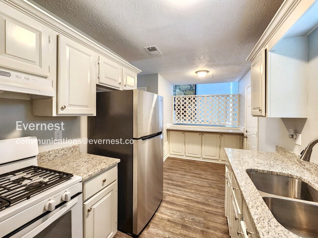 Building Photo - 901 Shiloh Ridge Run NW