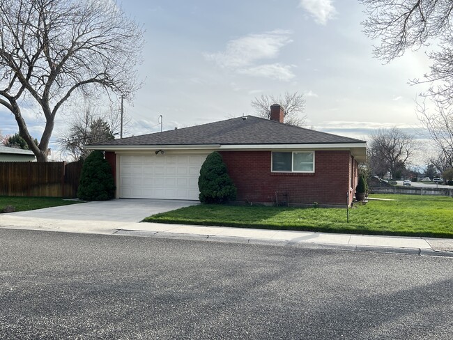 Building Photo - 1300 S Brooklawn Dr