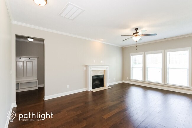 Building Photo - 220 Edenbridge Wy