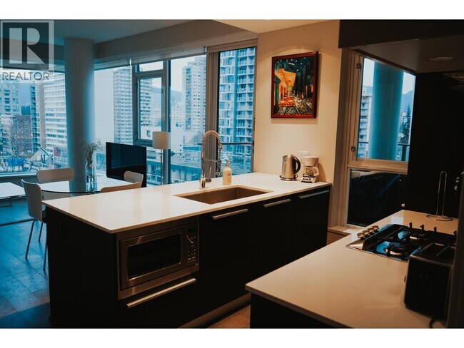 Building Photo - 1221 Bidwell St