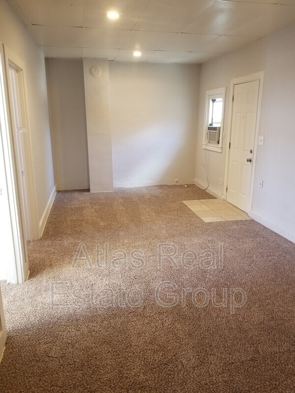 Building Photo - 861 Egbert St