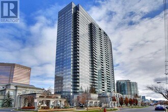 Building Photo - 15 Greenview Ave