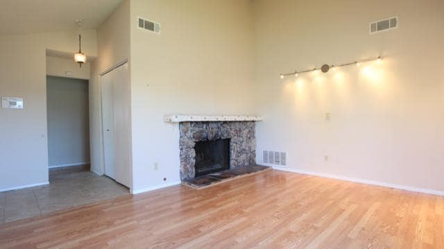 Building Photo - Corner Lot