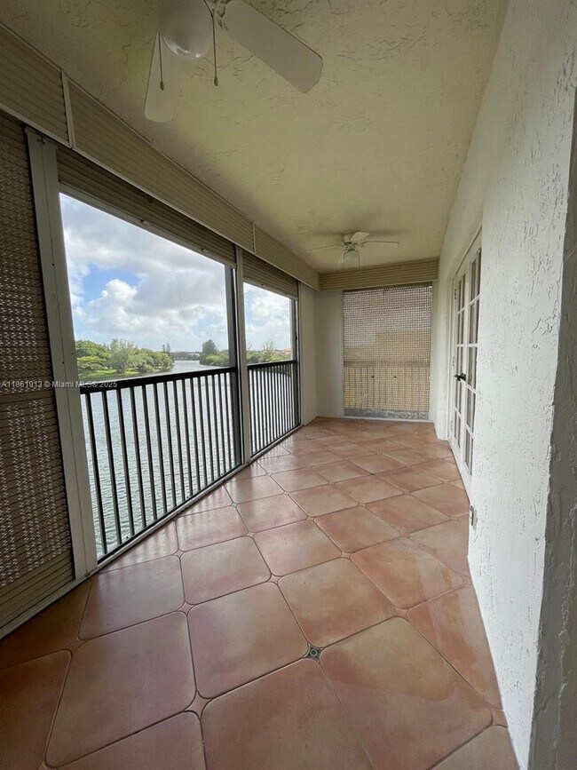 Foto del edificio - 6575 W Oakland Park Blvd