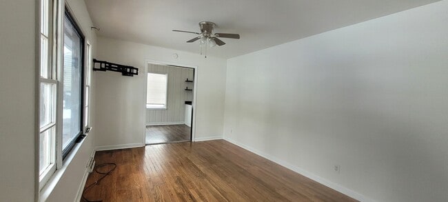 Building Photo - 1907 Apex Pl