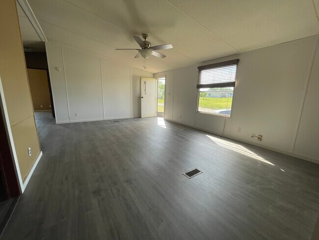 Building Photo - 7298 FM148