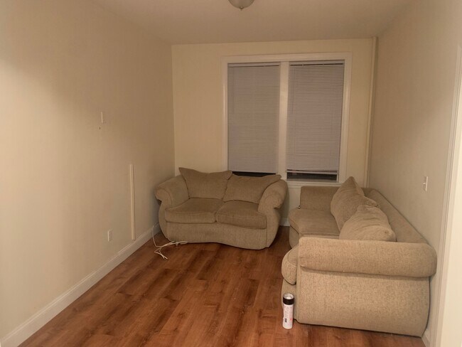 Foto del edificio - 2115 E 14th St