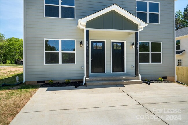 Foto del edificio - 1008 20th St NE