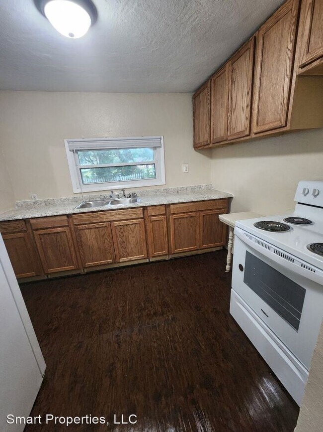 Building Photo - 3 br, 1 bath House - 2828 Mineola Dr