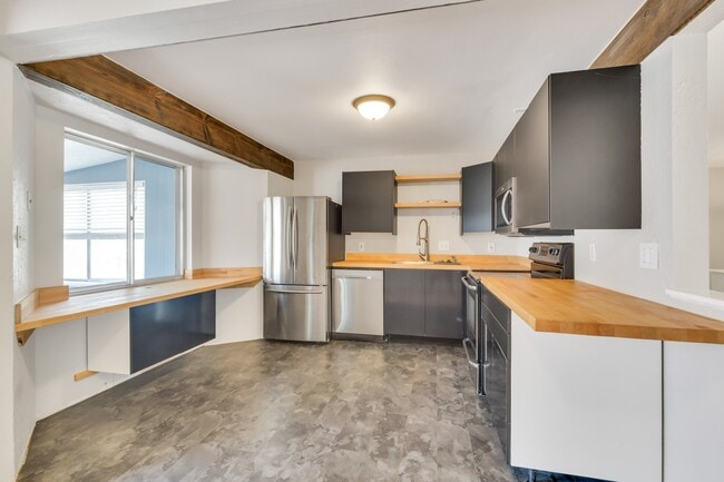 Building Photo - 8355 Eaton Way