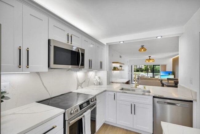 Photo - 12911 Briarlake Dr Apartment