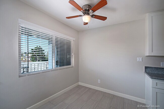 Foto del edificio - Talmadge 1 bedroom beauty!!  4459 1/2 52nd...