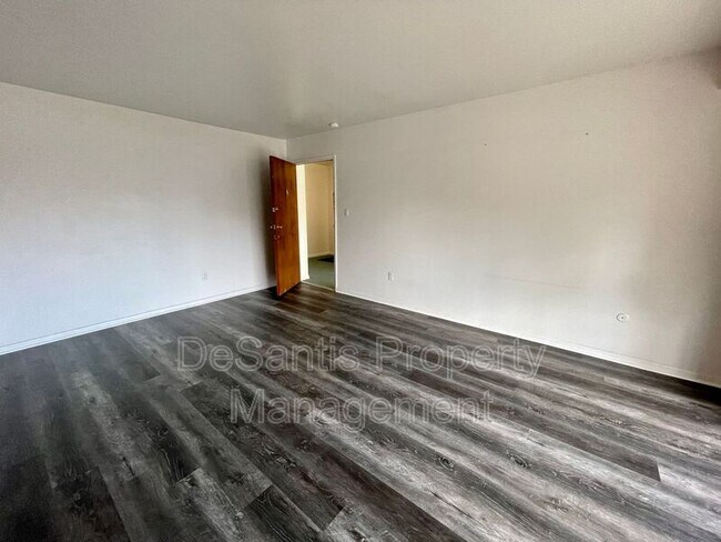 Building Photo - 703-9 College Park Dr