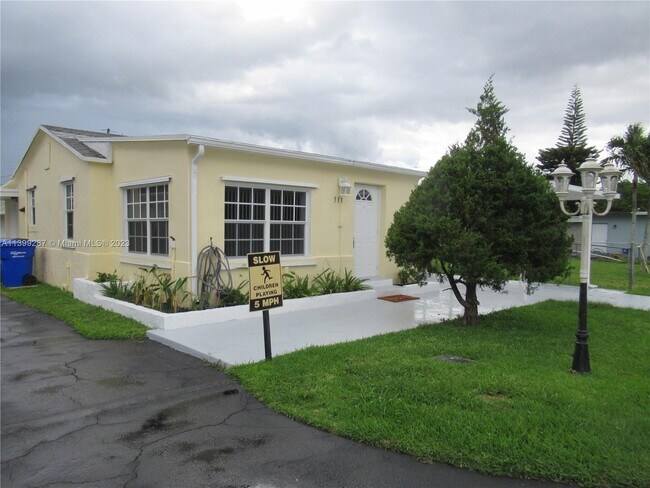 Building Photo - 511 NW 60th Way