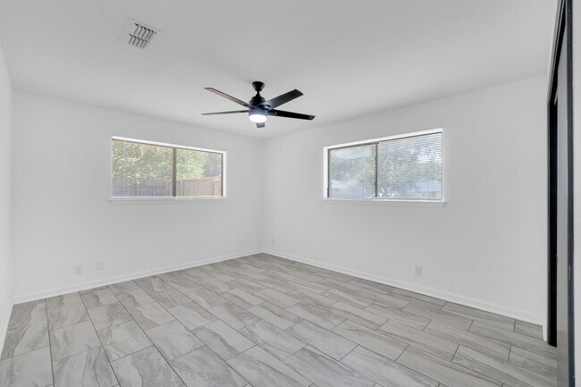 Available room - 8802 Welles Creek Cir