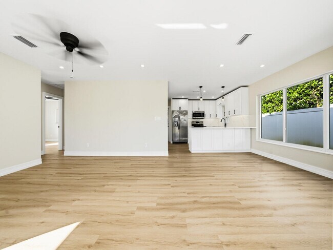 Foto del edificio - 4751 NE 4th Ave