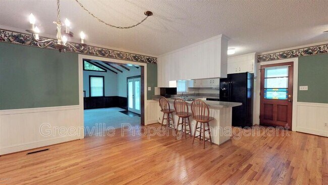 Building Photo - 208 Belvedere Dr