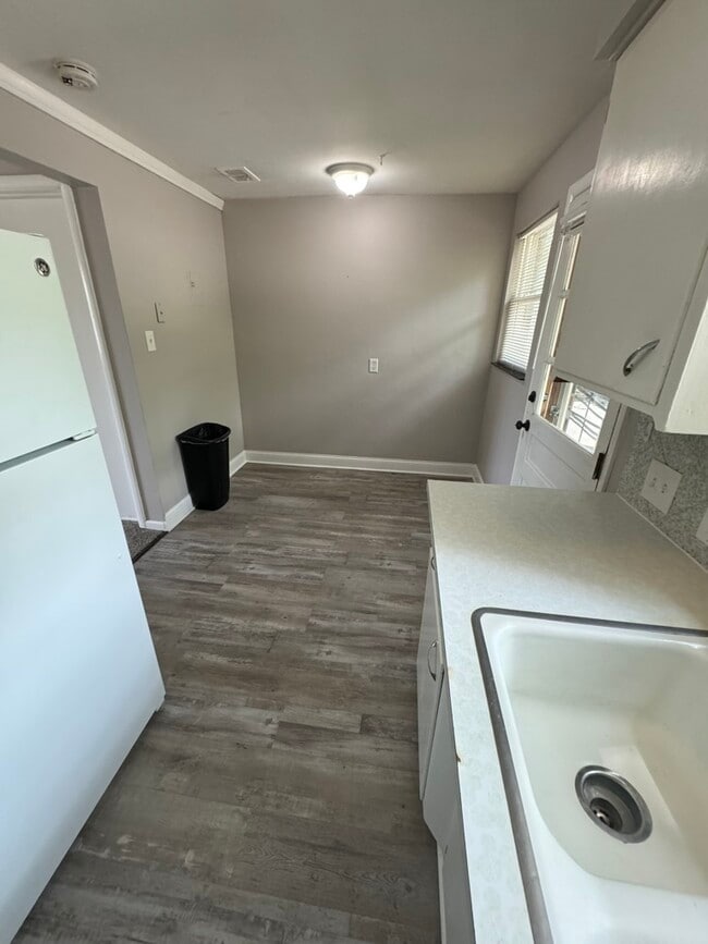 Building Photo - 600 Graham Rd