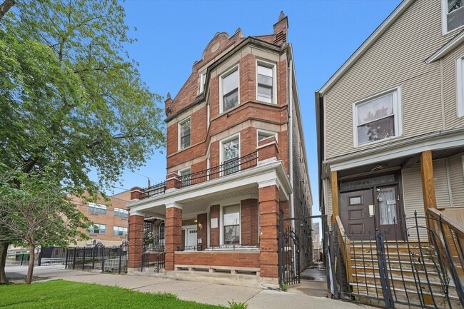 Building Photo - 1908 W 48th St