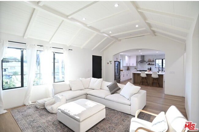 Foto del edificio - 1430 Stearns Dr