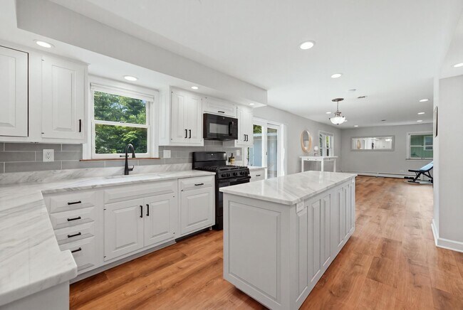 Foto del edificio - 317 E Forest Ln