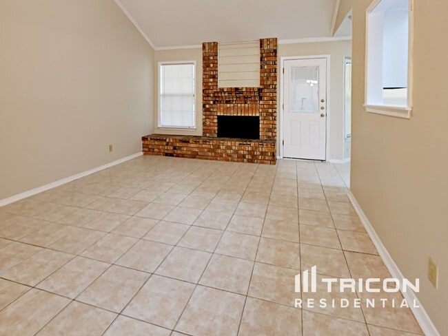 Foto del edificio - 6810 Maple Lk St
