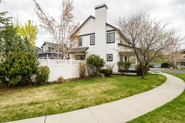 Foto del edificio - 3 Bed 2.5 Bath House with Air Conditioning