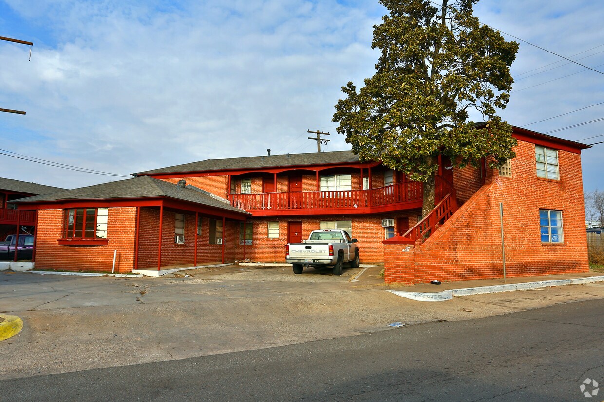 Foto principal - 3325 S Robinson Ave