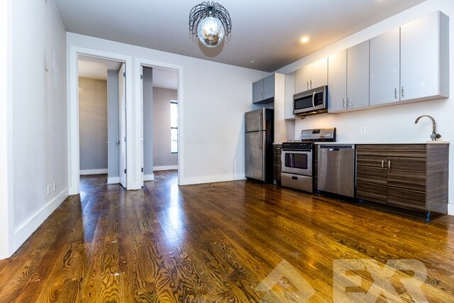 Foto del edificio - 104 Rogers Ave