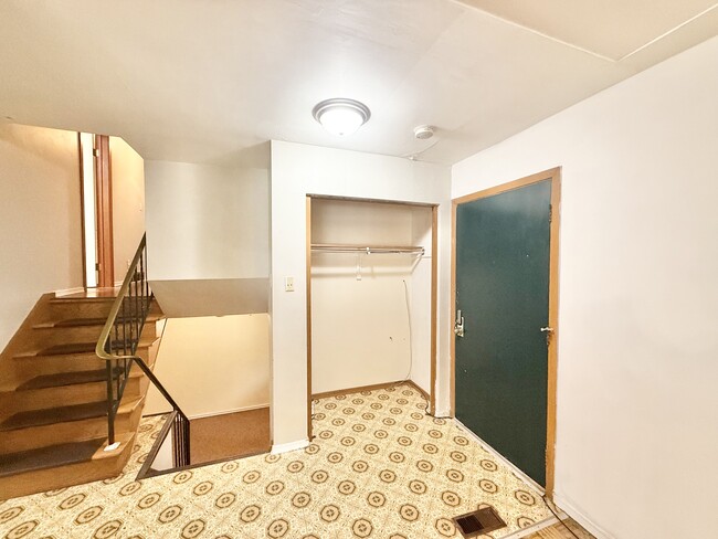Building Photo - 106 Greenbrier Dr