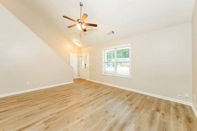 Building Photo - 1612 Picadilly Ct NE