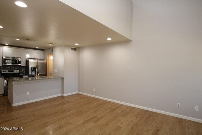 Building Photo - 30 E Brown Rd