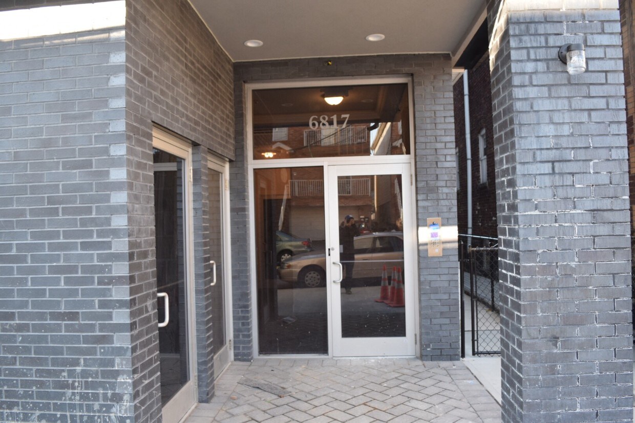 Primary Photo - 6815 Polk St