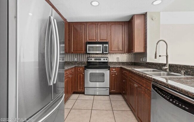 Foto del edificio - 9745 Touchton Rd