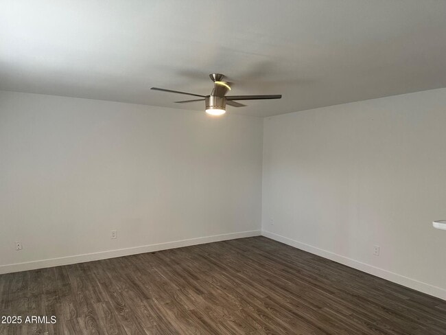 Building Photo - 3219 E Earll Dr