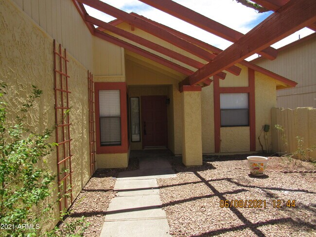 Building Photo - 1559 W Javelina Ave