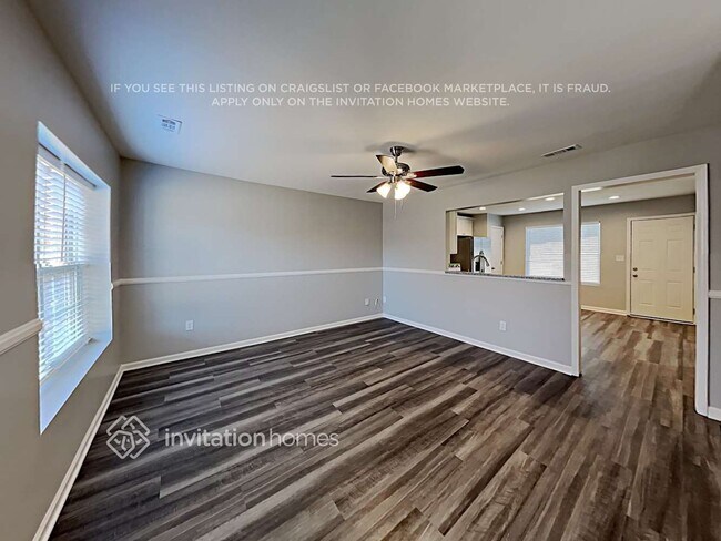 Foto del edificio - 716 Raindrops Rd