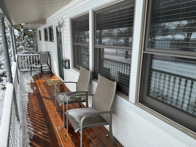 Foto del edificio - 325 Kishwaukee Dr