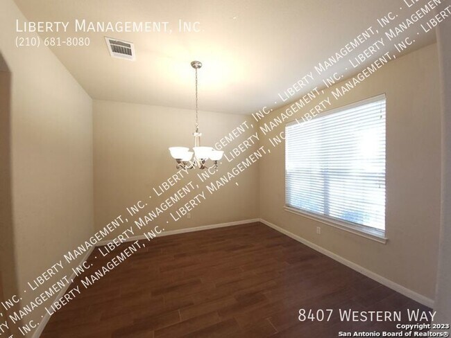 Building Photo - Lovely and Very Spacious 4 bedroom, 3 bath...