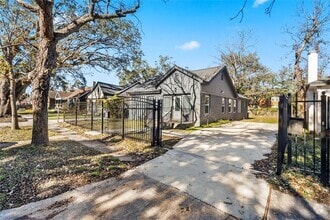 Building Photo - 2711 Eagle St
