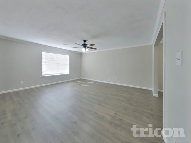 Building Photo - 12094 La Salle Oaks