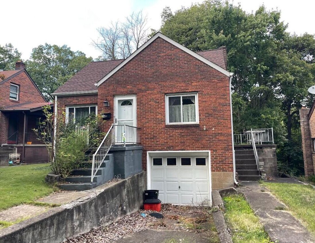 Foto principal - 3 Bedroom / 1 Bath Home in Aliquippa - Qui...