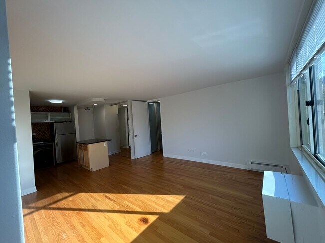Building Photo - 1344 N Dearborn St