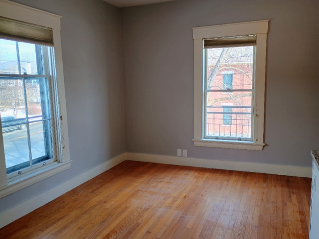 Building Photo - 92 Center St